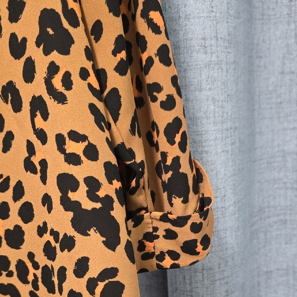 JM Collection Brown,peach and Black Animal Cheetah Print Blouse V Neck Size Med - Picture 11 of 12